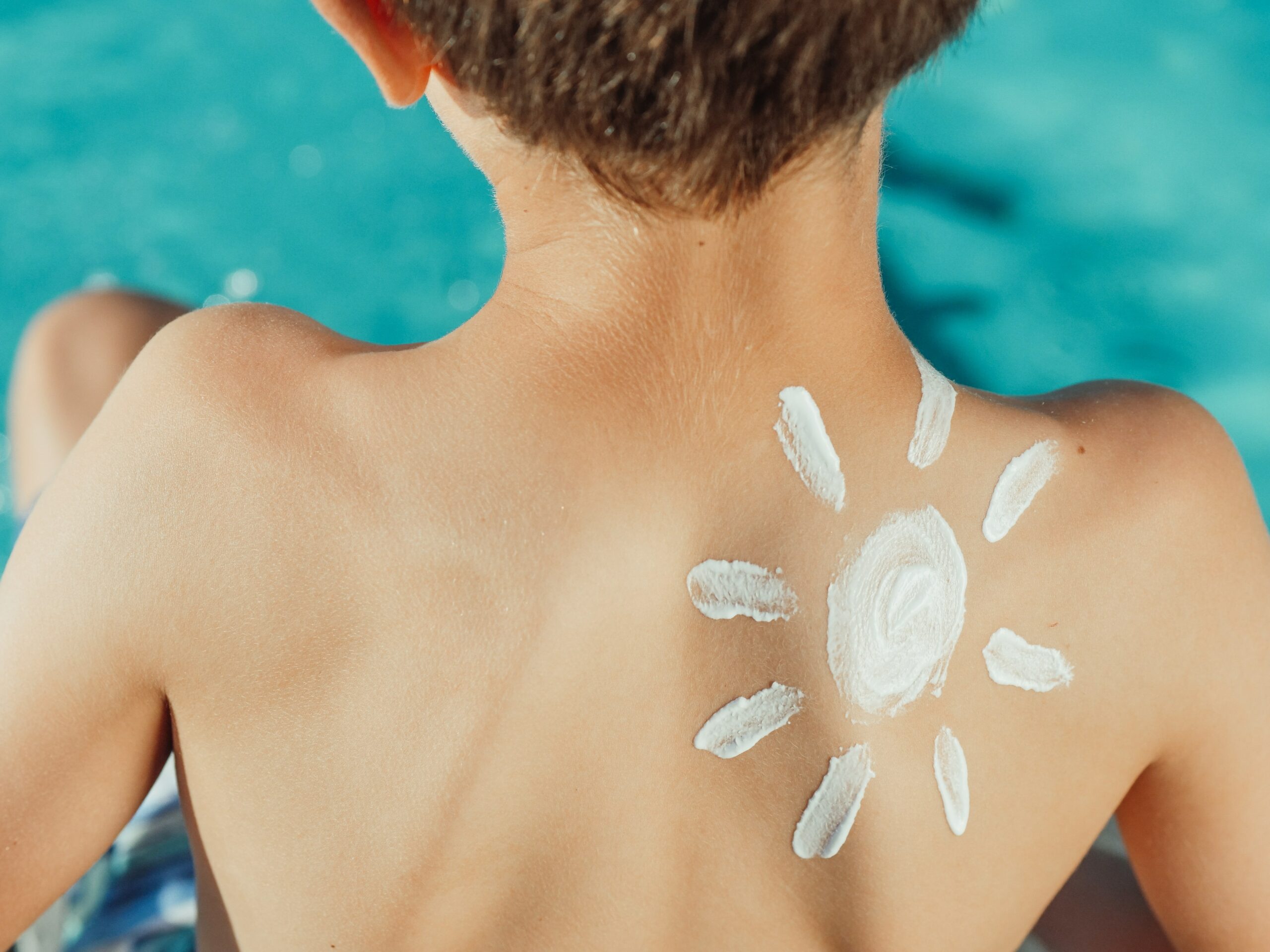the Difference Between Physical and Chemical Sunscreens